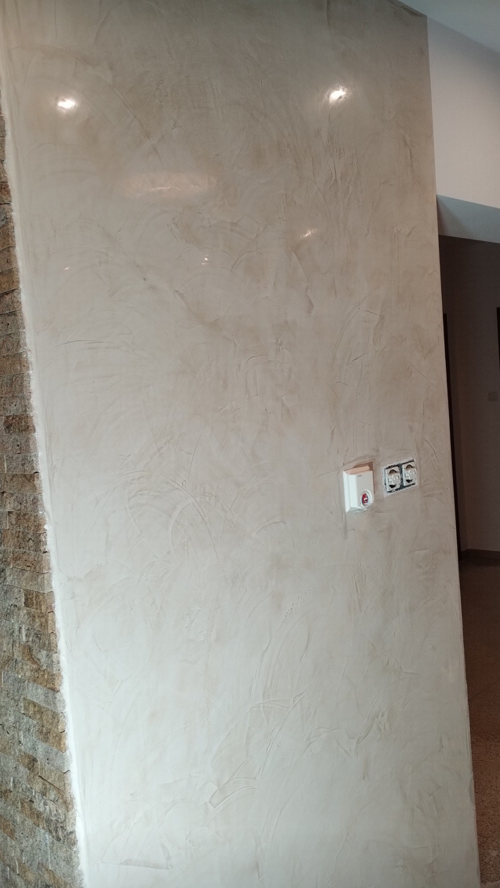 Stiuk wenecki Carmel , pierwsza warstwa