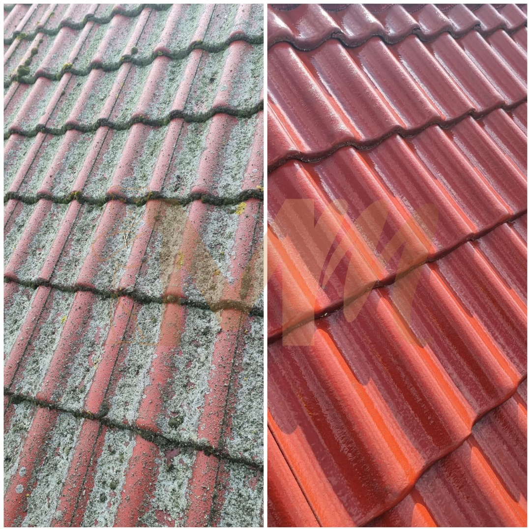 Porównanie dachu przed i po czyszczeniu: po lewej stronie dach pokryty mchem i zabrudzeniami, po prawej czysty, czerwony dach z połyskiem.