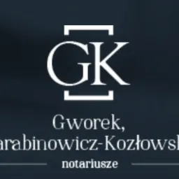 Logo Kancelarii Notarialnej Gworek, Karabinowicz-Kozłowska z inicjałami GK otoczonymi ramką, poniżej nazwa kancelarii i słowo 'notariusze' na ciemnym tle.