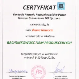 Skan certyfikatu ukończenia szkolenia z zakresu rachunkowości firm produkcyjnych, wydanego przez Fundację Rozwoju Rachunkowości w Polsce, z podpisami Doroty Andrychowskiej (wykładowca) i Pauliny...