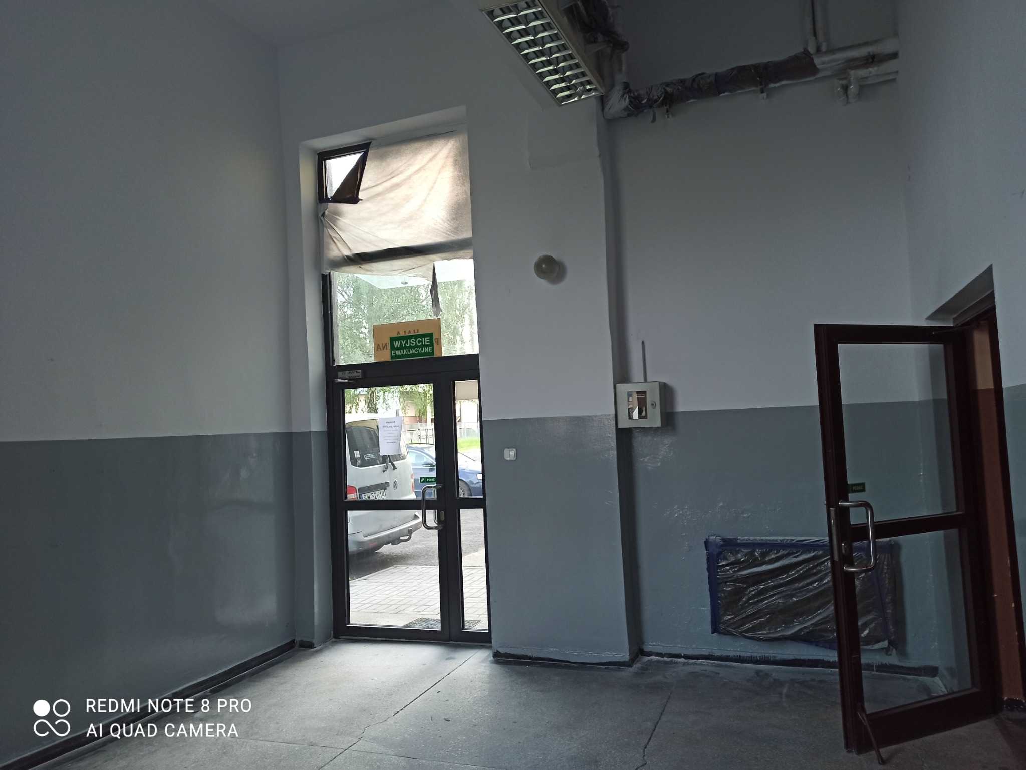 Odświeżanie wejścia na halę produkcyjną