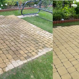 TimeToClean - Porównanie: połowa kostki brukowej po czyszczeniu, druga połowa zabrudzona mchem i osadem, widoczne efekty mycia ciśnieniowego.
