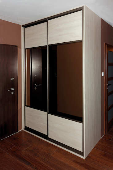 Szafy wnękowe z drzwiami Raumplus