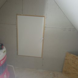 Ścianka g-k z drzwiczkami dla kominiarza