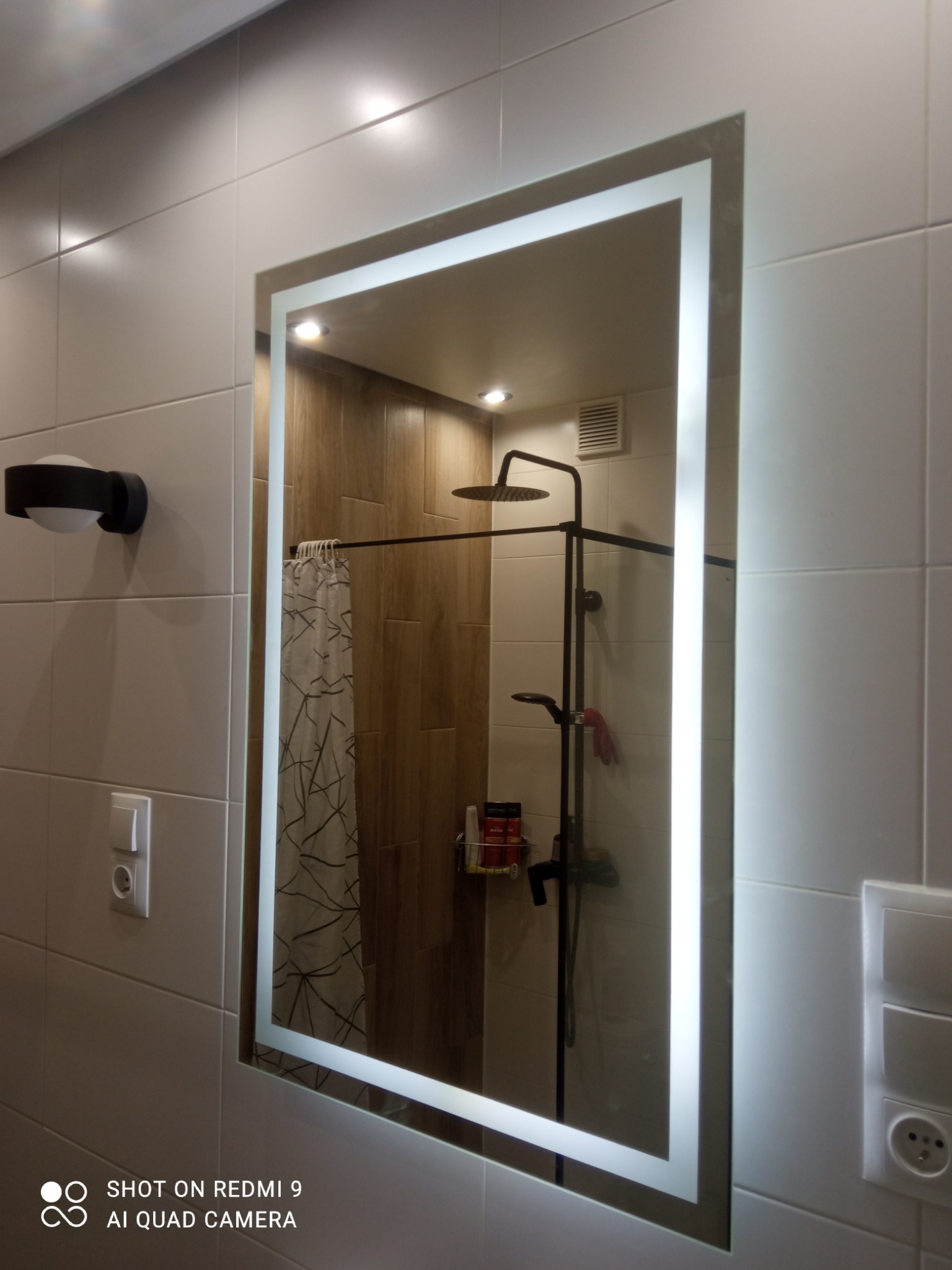 Łazienka wraz z lustrem podświetlanym