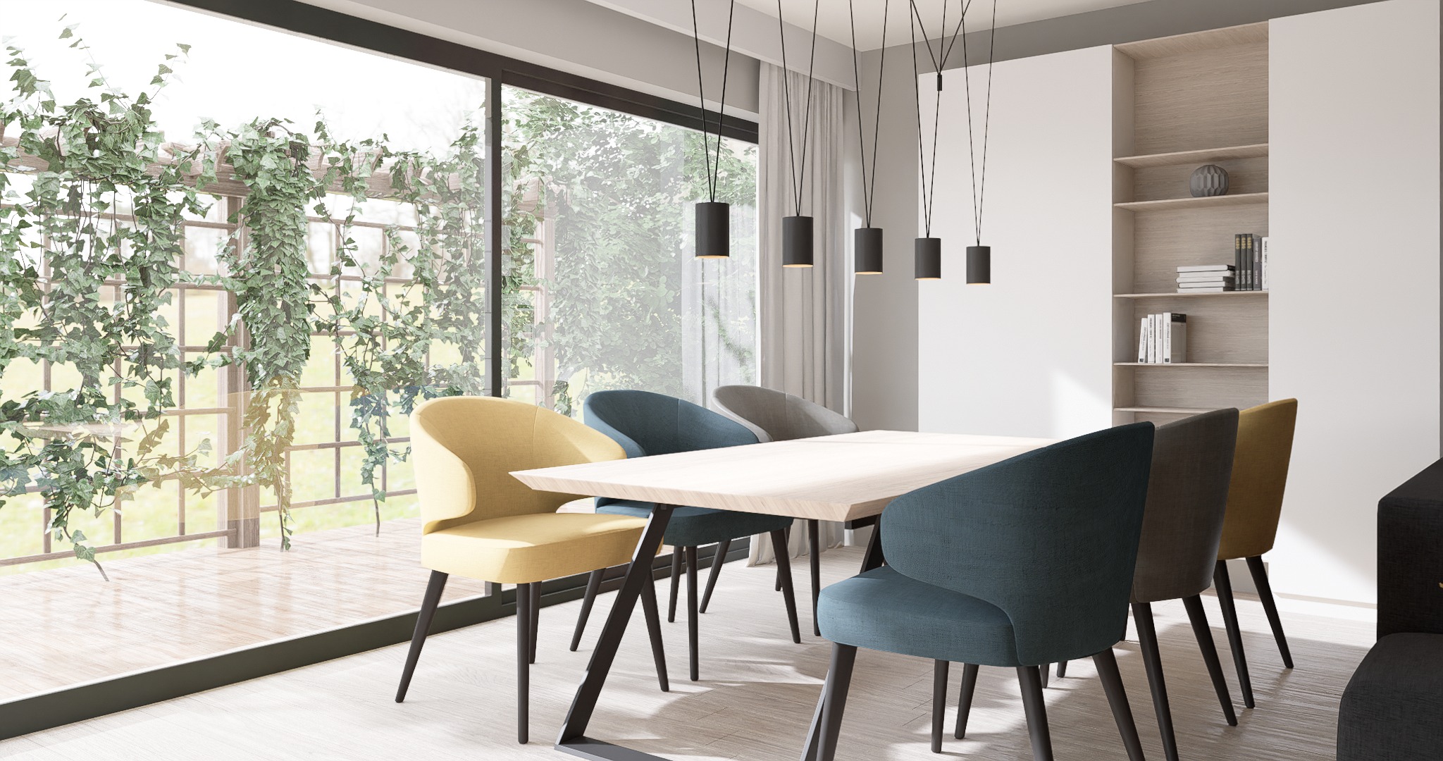 Jasna jadalnia z drewnianym stołem, krzesłami w odcieniach żółci i błękitu, minimalistycznymi lampami wiszącymi i dużym oknem z widokiem na zieleń.