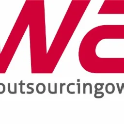 Czerwono-szare logo firmy INWAR, centrum usług outsourcingowych, z symbolem znaku rejestracji