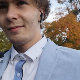 Dawid, ekspert i programista, który nieustannie poszerza swoje umiejętności i śledzi najnowsze trendy technologiczne, aby dostarczać innowacyjne rozwiązania.