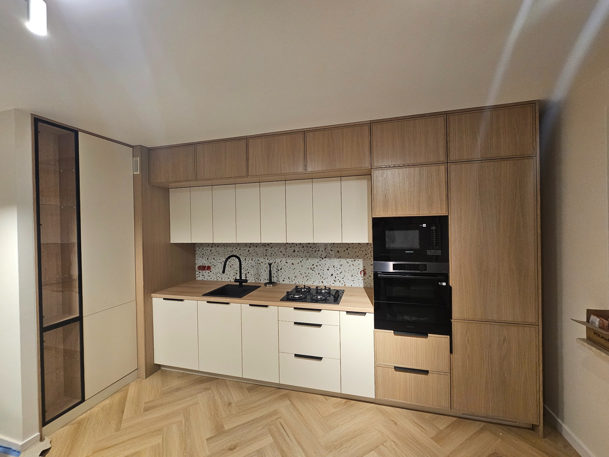 Fronty akrylowe + fronty ramka fornir lakierowana