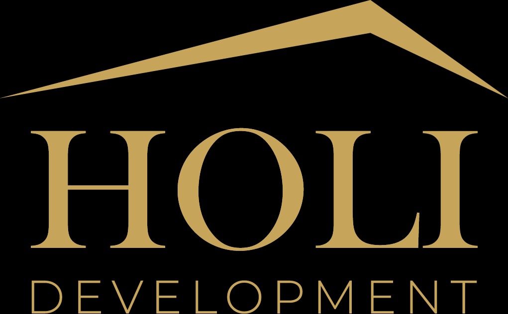 Złote logo firmy HOLI Development na czarnym tle, stylizowane na dom.