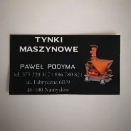 Wizytówka firmy oferującej usługi tynkowania maszynowego, z danymi kontaktowymi i ilustracją agregatu tynkarskiego.