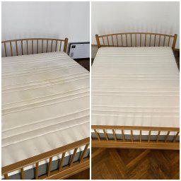 Tania Ewka- mobilne pranie dywanów, tapicerki meblowej i samochodowej, oraz skór - Materac łóżka drewnianego w ujęciu przed i po czyszczeniu, widoczne różnice w kolorze i plamy usunięte po prawej stronie. Czysty materac na parkiecie.