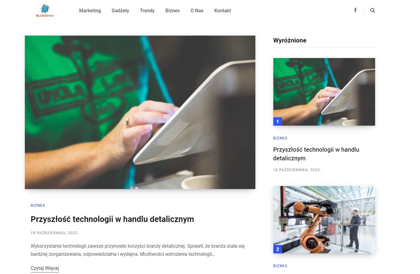 Osoba korzysta z tabletu na stronie blogsana.pl, prawdopodobnie w kontekście technologii w handlu detalicznym.