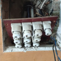 wymiana starych zabezpieczeń głównych w kamienicy