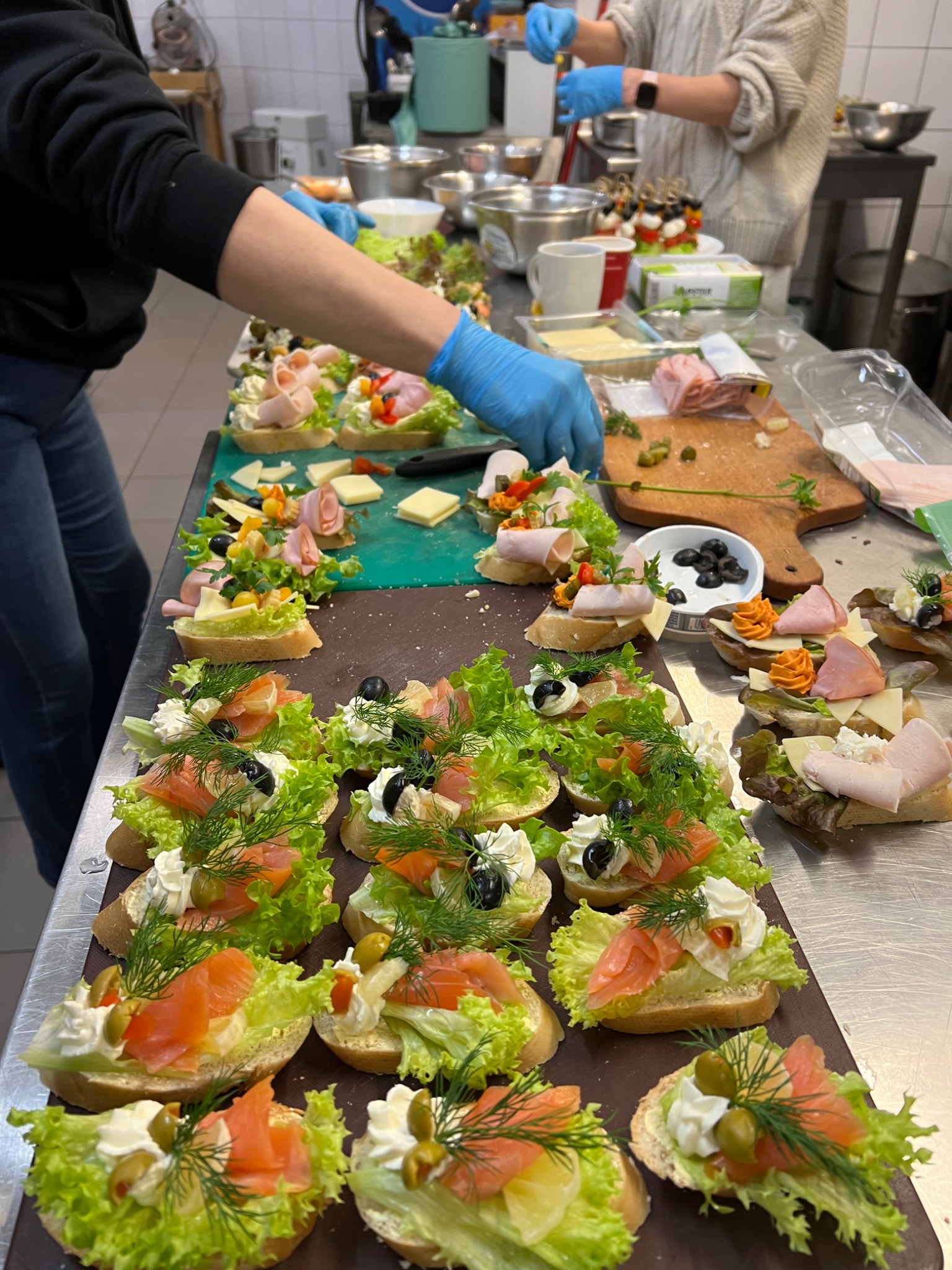 Fingerfood - idealny na bankiety - pracujemy, przygotowując je ręcznie