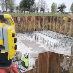 Tyczenie osi konstrukcyjnych budynku podpiwniczonego, Łabusz, Koszalin