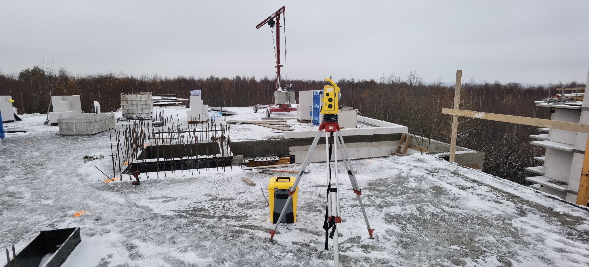 Tyczenie osi konstrukcyjnych bloku mieszkalnego, ul. Staszica, Koszalin