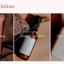 Kolaż trzech zdjęć produktów do pielęgnacji skóry: tubka różowego żelu oczyszczającego na tle brązowej tkaniny, butelka z ciemnego szkła z peelingiem migdałowym i kamieniem, oraz biała butelka...