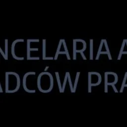 Logo GGK Kancelarii Adwokatów i Radców Prawnych na czarnym tle. Logo składa się z inicjałów GGK w kolorze fuksji oraz napisu Kancelaria Adwokatów i Radców Prawnych w kolorze ciemnoszarym.