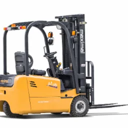 Żółty wózek widłowy elektryczny Maximal M16 z serii Battery Forklift na białym tle, widok z boku.