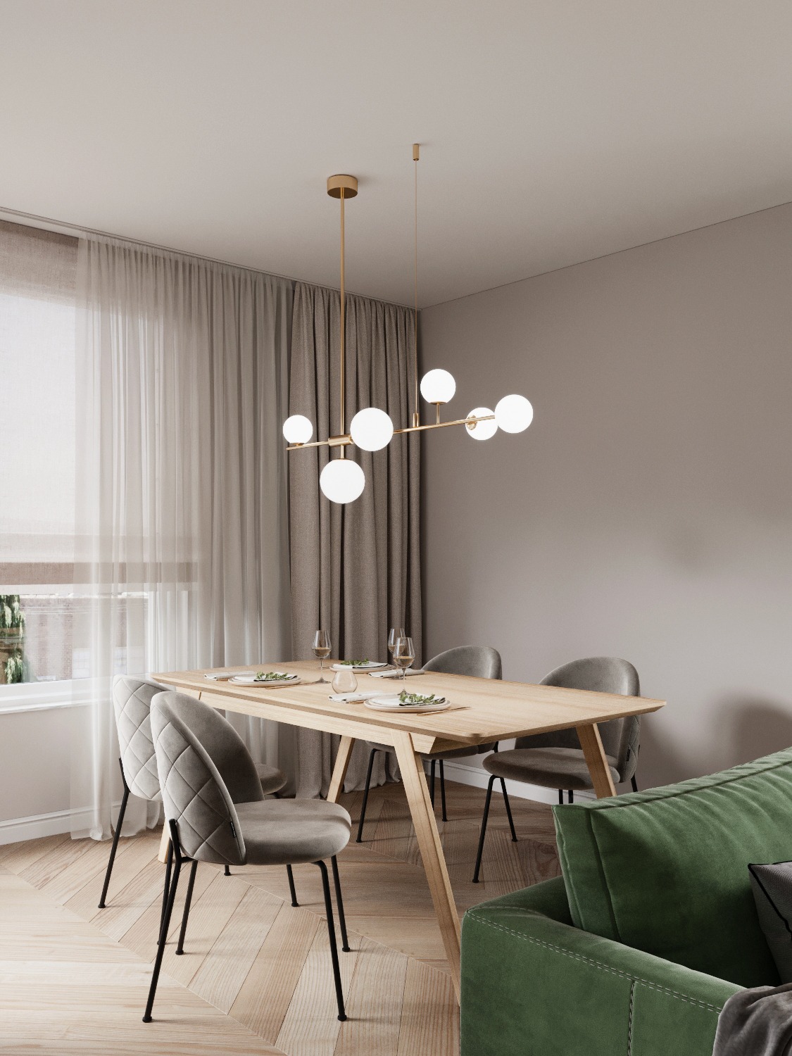 Jasna jadalnia z drewnianym stołem, szarymi krzesłami z pikowanym oparciem i nowoczesną lampą sufitową z kulistymi kloszami, parkiet w jodełkę.