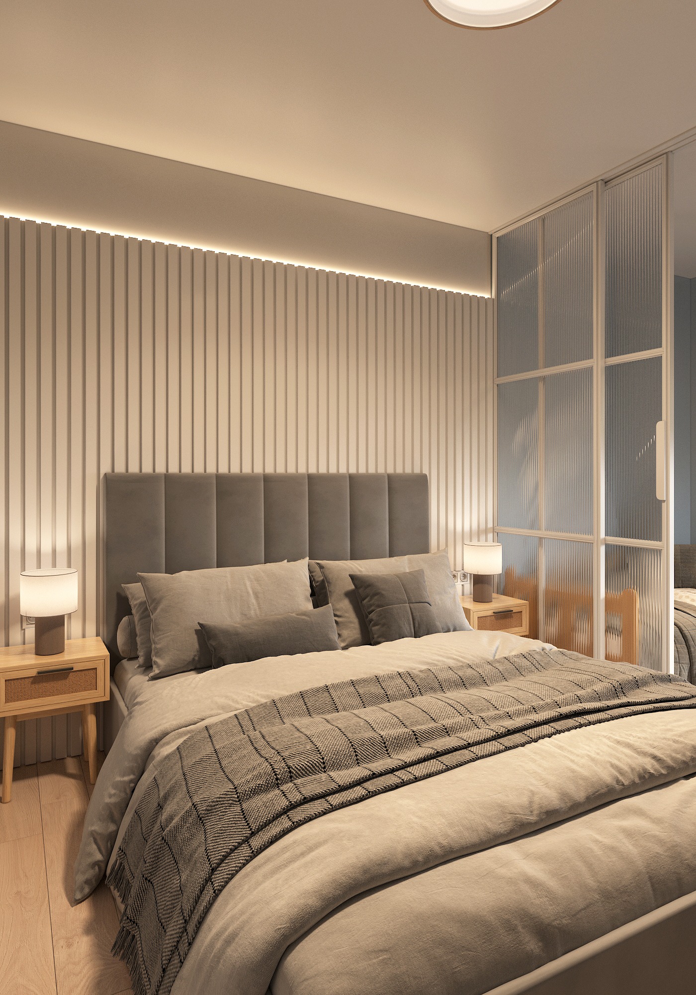 Nowoczesna sypialnia z łóżkiem z szarym zagłówkiem, drewnianymi szafkami nocnymi z lampkami, pionowymi panelami ściennymi z podświetleniem LED i szklaną ścianką działową z ryflowanego szkła.