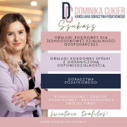 Portret kobiety w liliowym żakiecie, z rękami skrzyżowanymi, na tle grafiki reklamującej usługi kancelarii doradztwa podatkowego z hasłami: Obsługa księgowa dla jednoosobowej działalności...