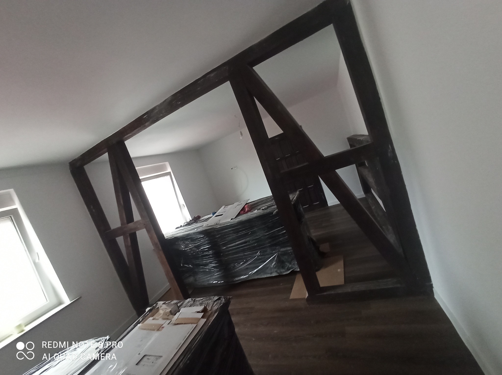 Zbrojenie ścian siatką oraz gladzie, panele winylowe oraz sufit podwieszany