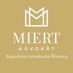 Eleganckie logo kancelarii adwokackiej Miert w kolorze białym na złotym tle, z minimalistycznym symbolem graficznym przypominającym literę M