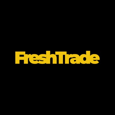 Żółte logo 'FreshTrade' na czarnym tle.