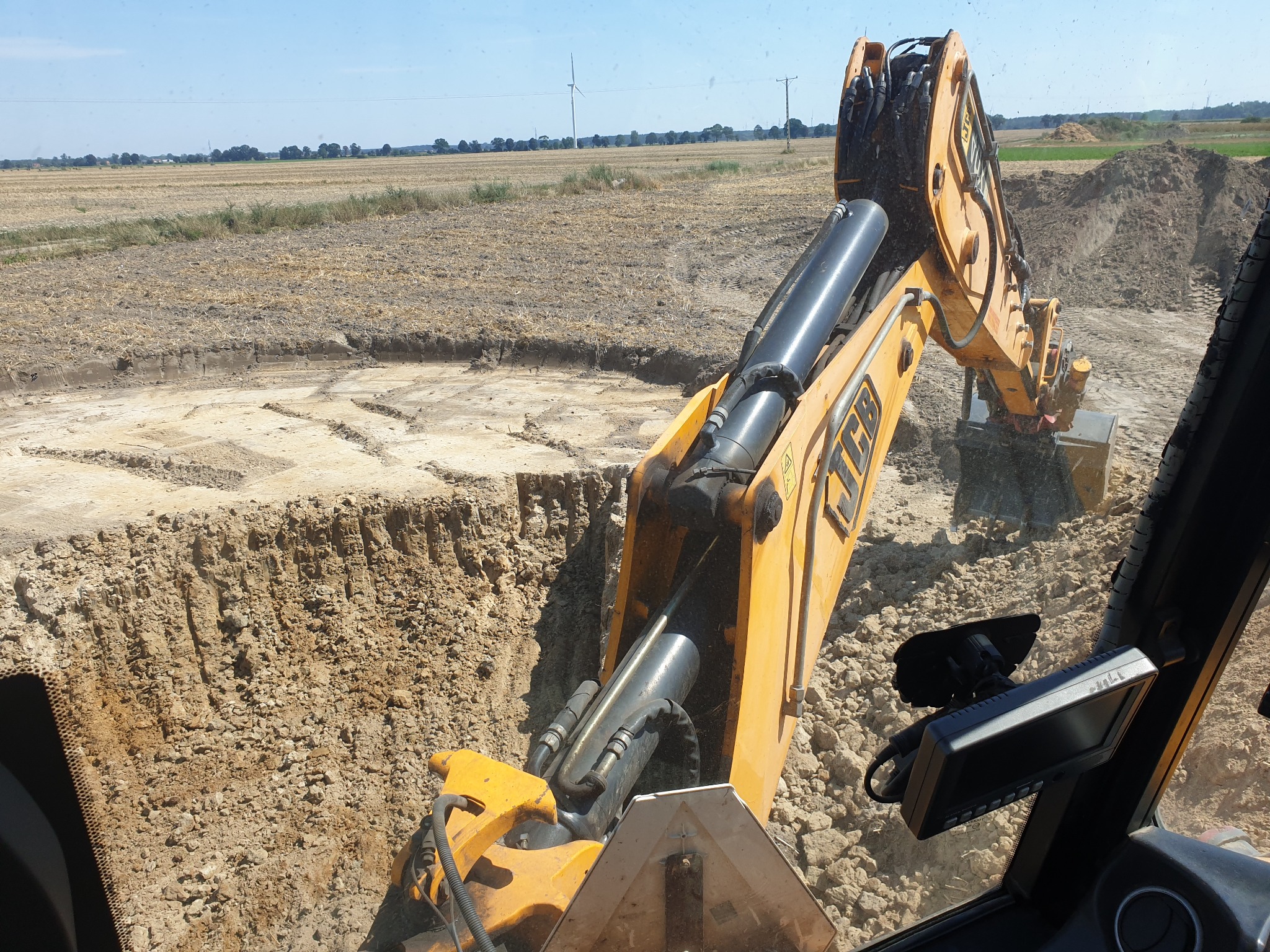 Wykop pod fundament wierzy telekomunikacyjnej