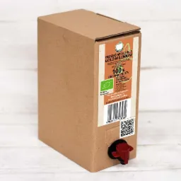 Kartonowe opakowanie 3-litrowego soku jabłkowego tłoczonego na zimno 'Pressed Apple Juice Gold Milenium' z certyfikatem ekologicznym, widoczny kranik dozujący.