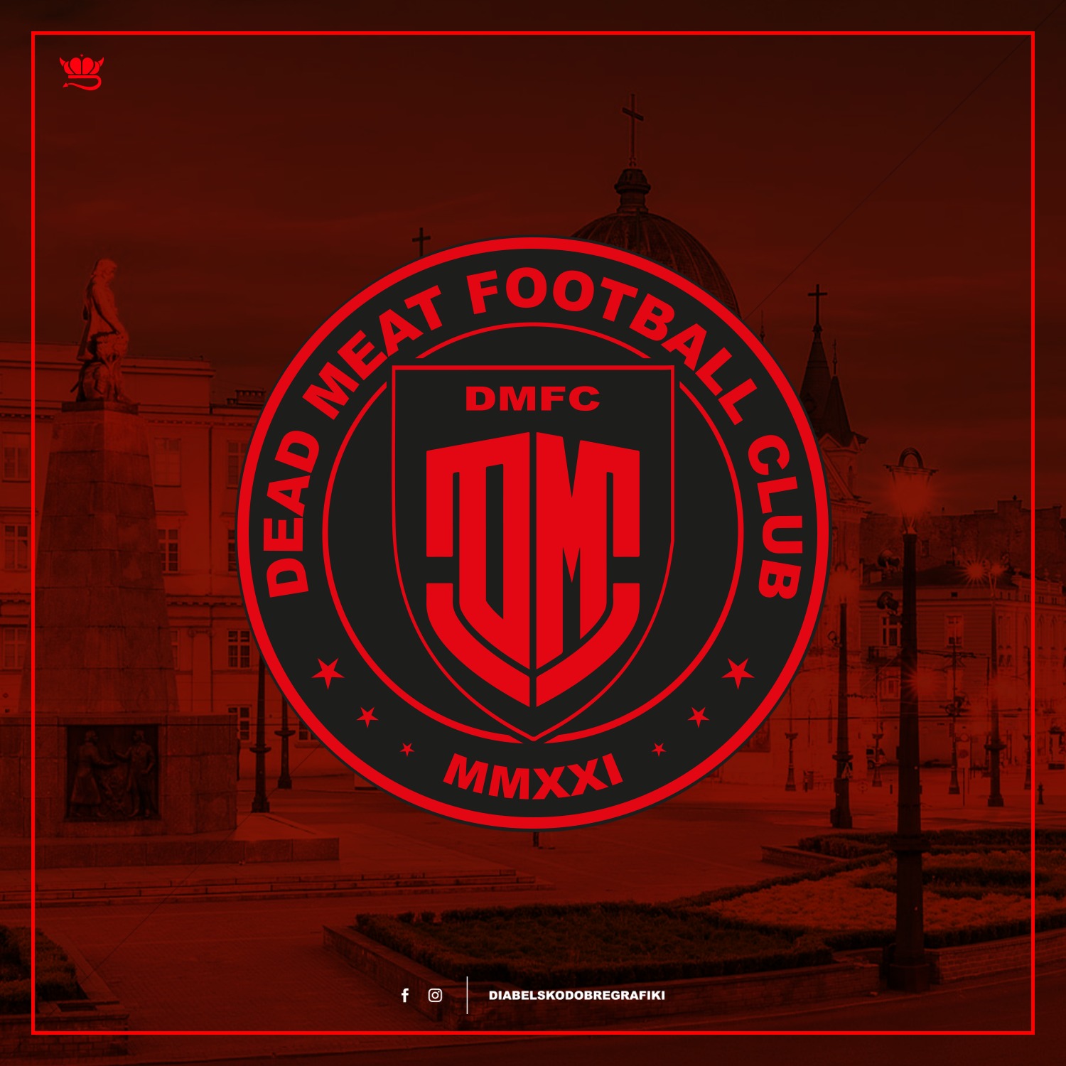 Projekt logo 'Dead Meat Football Club' (DMFC) w kolorze czerwonym i czarnym, umieszczone na tle rozmazanego zdjęcia miejskiego placu z pomnikiem i budynkami.