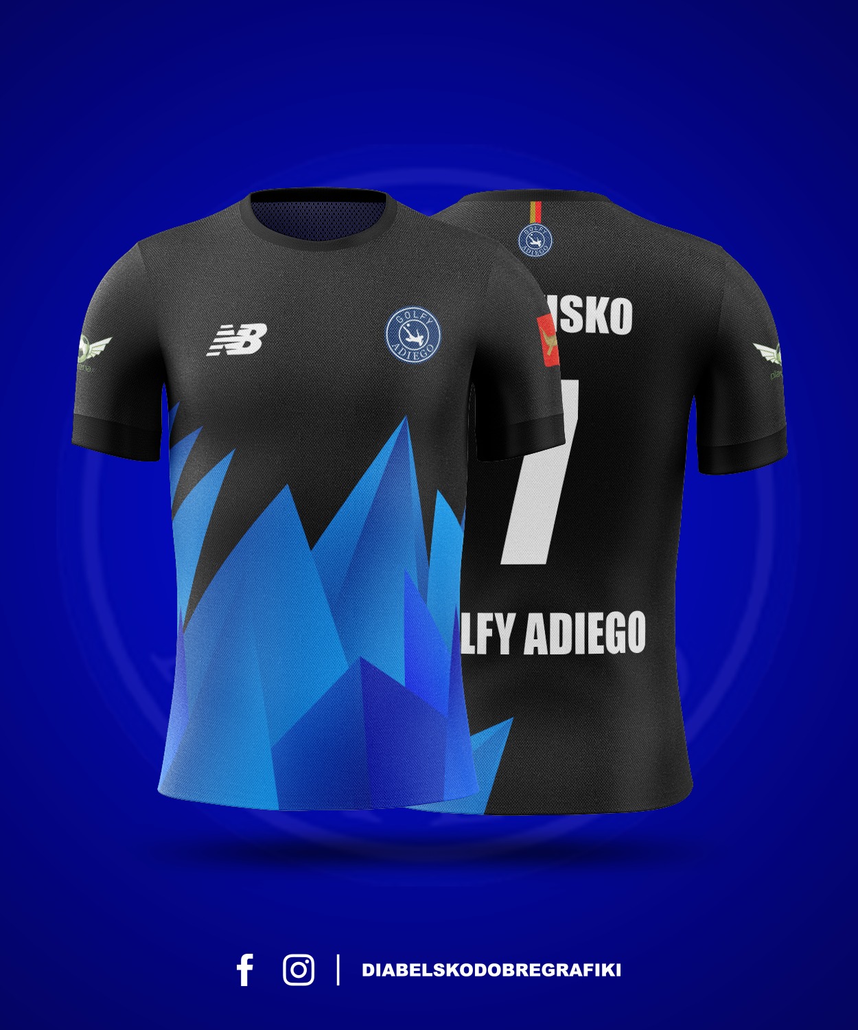Projekt graficzny koszulki sportowej w kolorze czarnym z niebieskimi geometrycznymi elementami, logo New Balance i nazwą drużyny 'GOLFY ADIEGO', widok z przodu i z tyłu na ciemnoniebieskim tle...