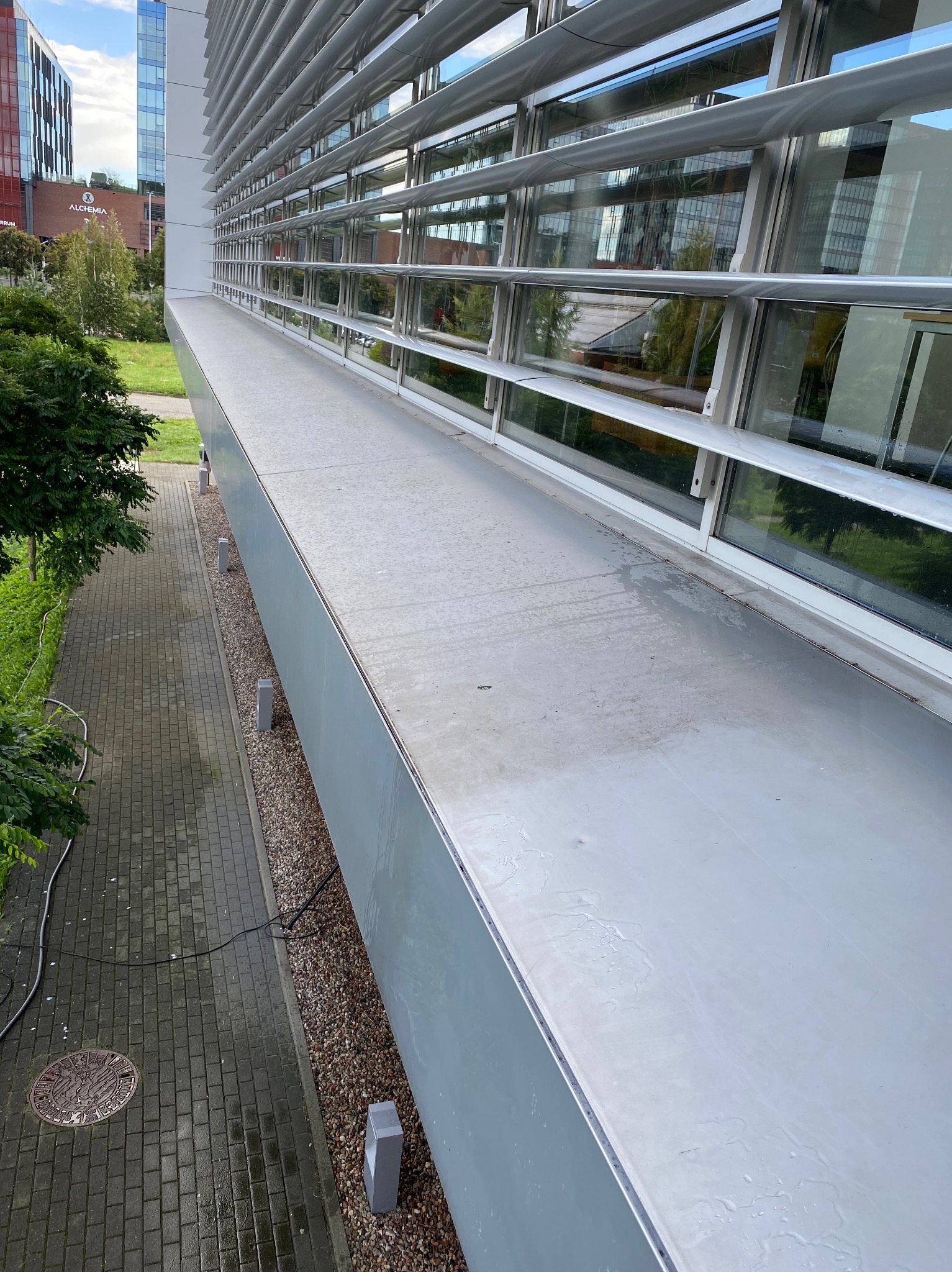 Doczyszczanie ciężkich zabrudzeń elewacji