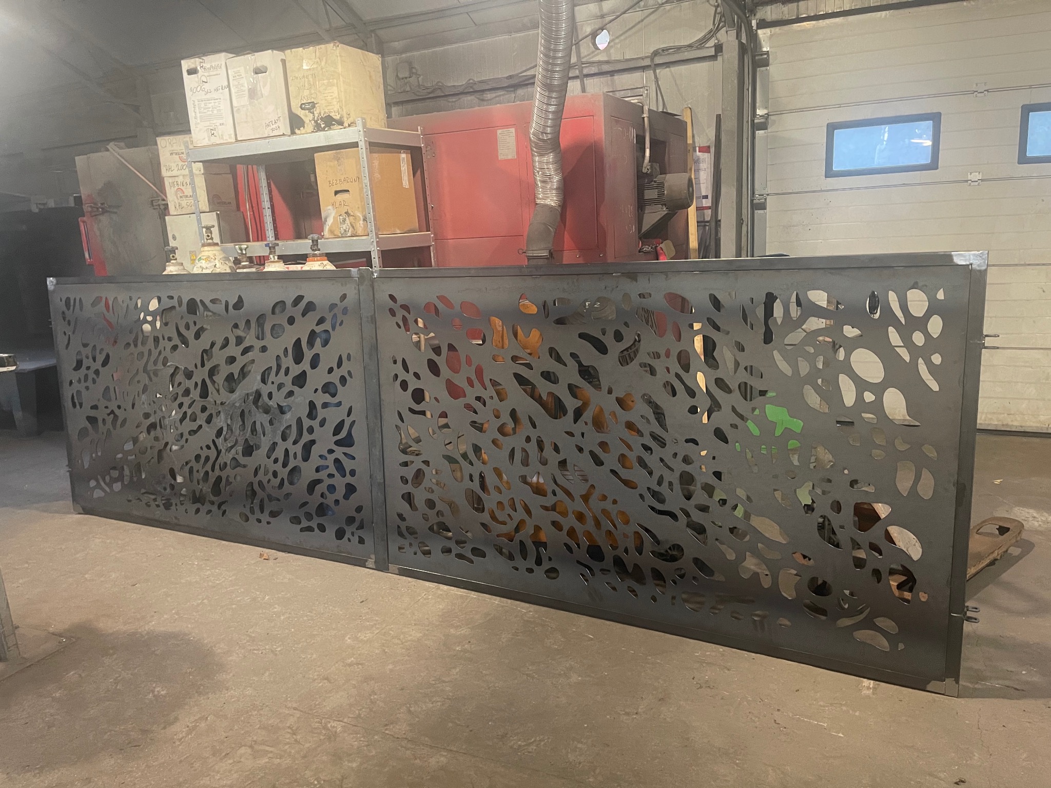 Brama dwuskrzydłowa w technologii CNC