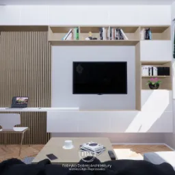 Wizualizacja salonu z białymi meblami na ścianie, drewnianymi lamelami, biurkiem z laptopem, stolikiem kawowym z książkami i dekoracjami, oraz dużym oknem z zielonymi roletami rzymskimi.