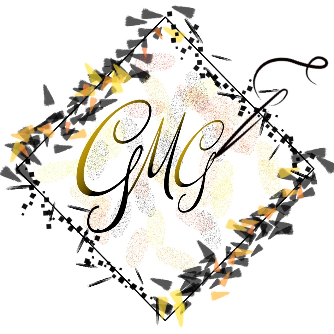 Graficzna kompozycja z inicjałami 'GMG' w stylizowanej czcionce, obramowana czarnym rombem z dekoracyjnymi elementami przypominającymi liście w odcieniach szarości, żółci i pomarańczy na białym tle.