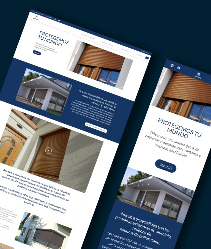 Dwa ekrany laptopów przedstawiające strony internetowe firmy oferującej rolety zewnętrzne, z widocznymi zdjęciami realizacji i tekstem w języku hiszpańskim.