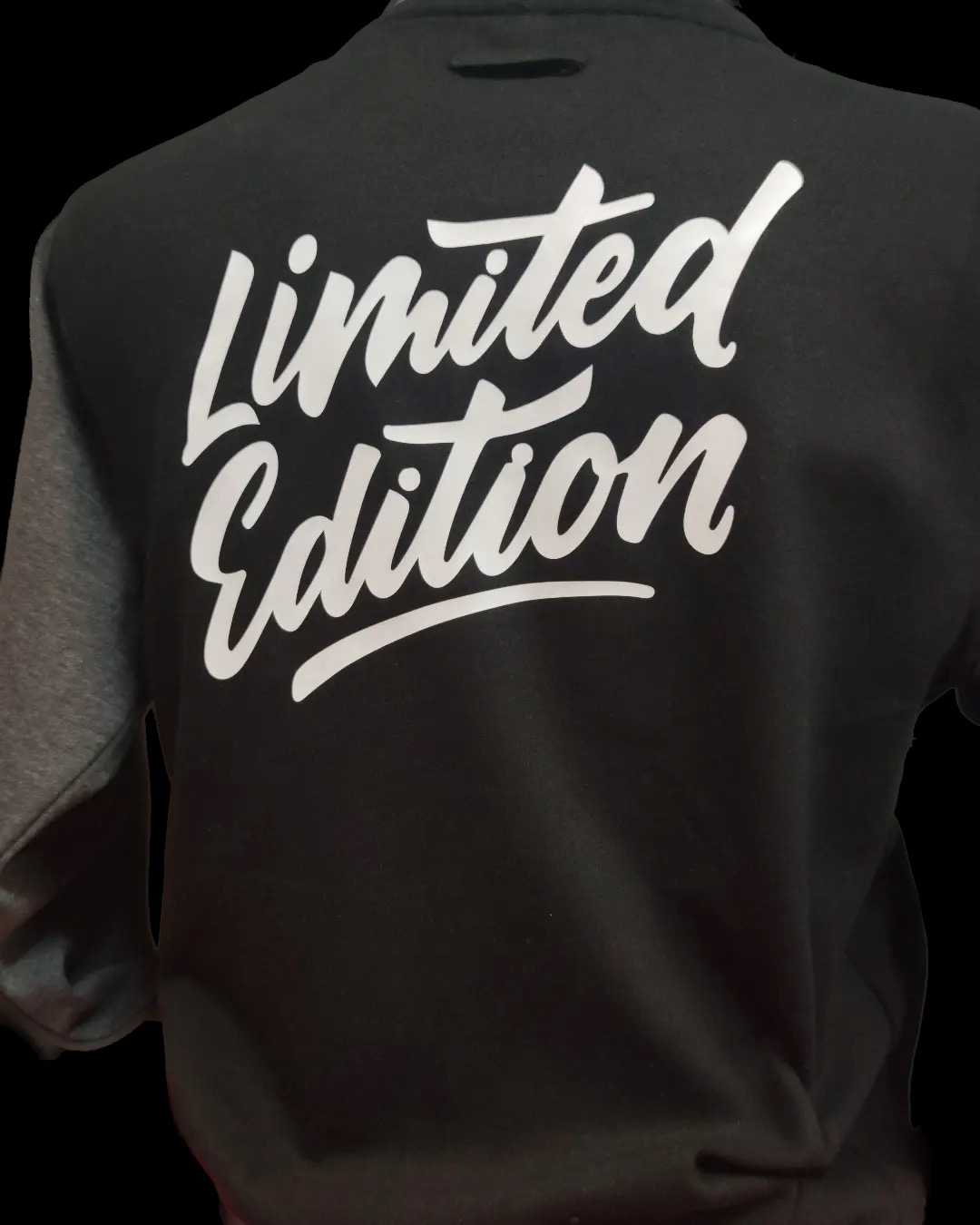 Czarno-szara bluza z białym napisem 'Limited Edition' na plecach, widok z tyłu.
