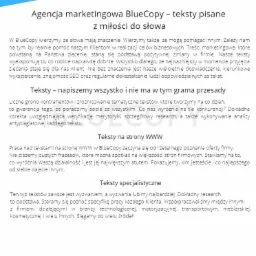 Reklama agencji marketingowej BlueCopy z tekstem o pisaniu tekstów z miłością do słowa, zarys długopisu i notatnik w tle.