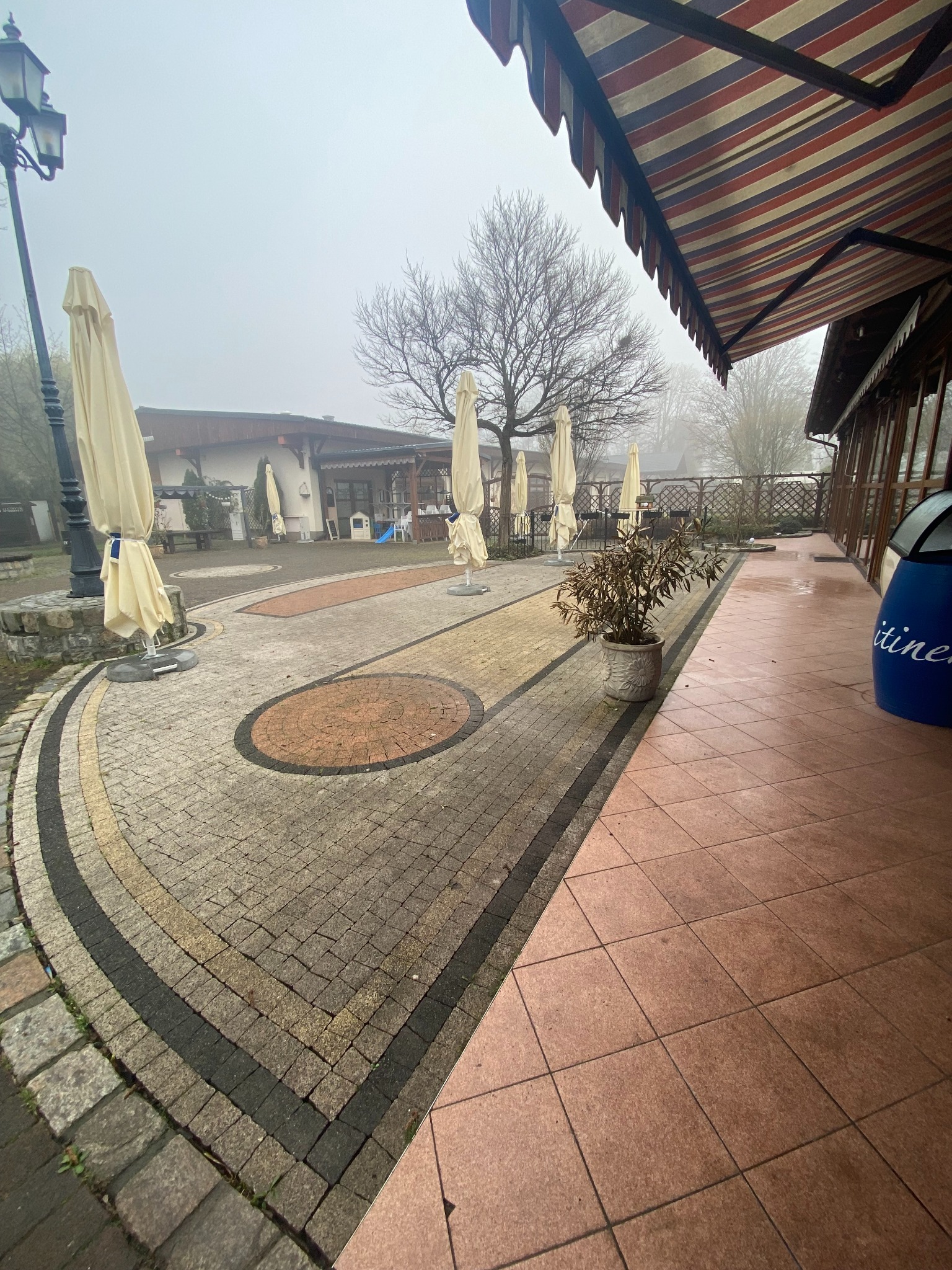 Realizacja czyszczenia kostki na terenie Wrocławskiego kompleksu Hotelowego Stara Garbarnia.