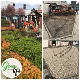 Kompozycja zdjęć przedstawiająca etapy prac ziemnych i ogrodniczych: mini koparka usuwa krzewy, wyrównany teren z pracownikiem z łopatą, oraz rabata wysypana kamieniami z nasadzonymi roślinami.