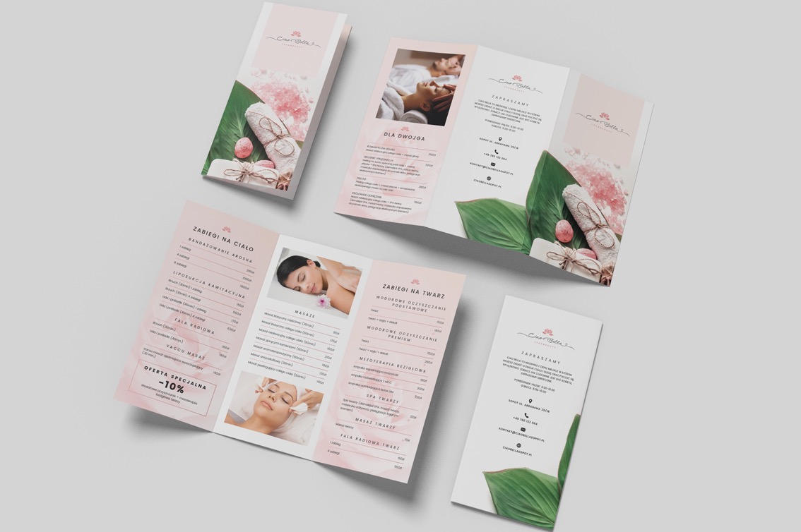 Rozłożone ulotki reklamowe salonu kosmetycznego z informacjami o zabiegach na ciało i twarz, cenach, zdjęciach z masaży oraz danymi kontaktowymi.