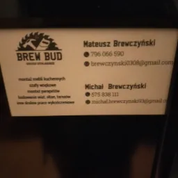 Wizytówka firmy stolarskiej Brew Bud z ofertą montażu mebli kuchennych, szaf wnękowych, parapetów, budowy wiat, altan i tarasów, zawierająca dane kontaktowe Mateusza i Michała Brewczyńskich.