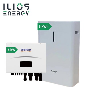 Biały inwerter fotowoltaiczny SolarEast o mocy 5kW z czarnym wyświetlaczem i grubymi czarnymi kablami, obok biały akumulator energii 5kWh, na białym tle z logotypem Ilios Energy w lewym górnym rogu.