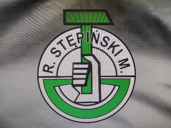 Logo firmy budowlanej R. Stępiński M. z motywem zielonego młotka i dłoni w okręgu na szarym tle.