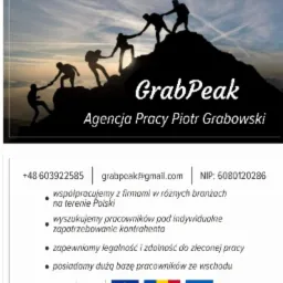 Grafika firmowa GrabPeak Agencja Pracy Piotr Grabowski przedstawia sylwetki ludzi wspinających się na szczyt góry, symbolizujące współpracę i dążenie do celu, poniżej dane kontaktowe i informacje...