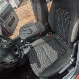 Sprzątanie i pranie samochodu Mitsubishi Colt