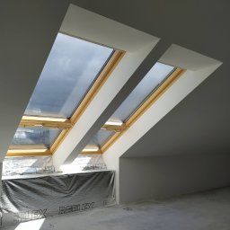 Zabudowa okien dachowych przy użyciu rozwiązań systemowych firmy Siniat.